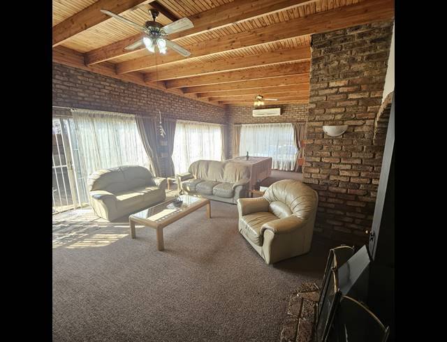 3 BEDROOM HOUSE FOR SALE IN VANDERBIJLPARK SE 3